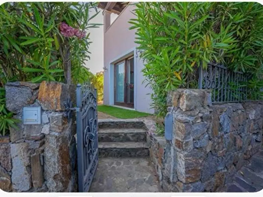 Immagine 1 di Appartamento in vendita  in Via dell'Ancora a Olbia