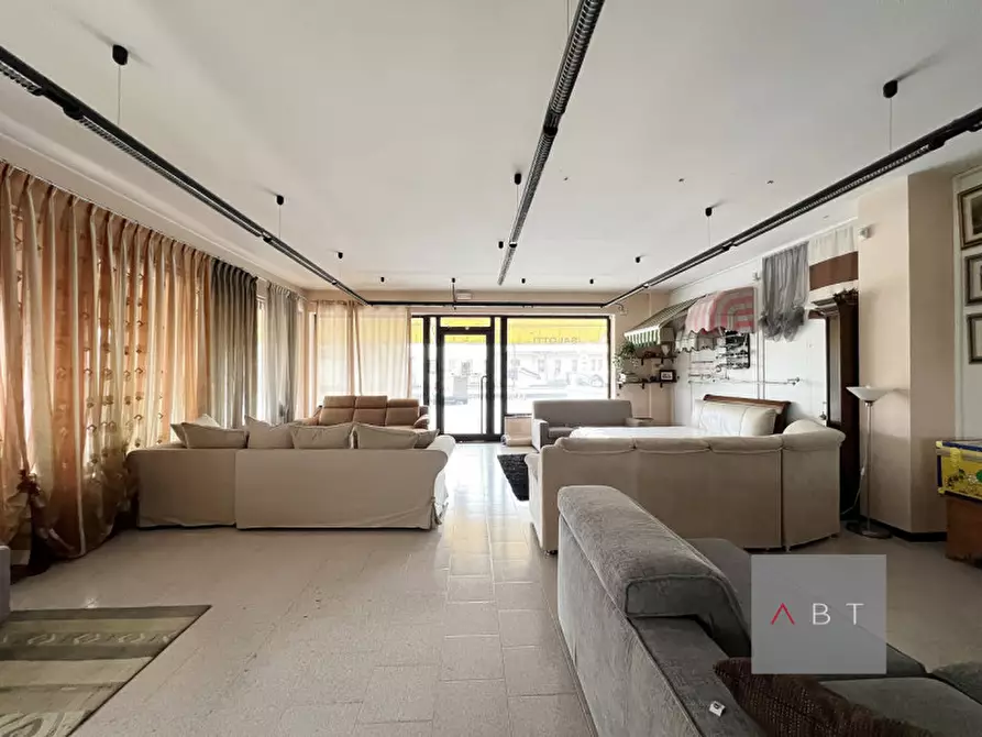 Immagine 2 di Negozio in affitto  a Loreggia