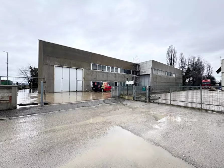 Immagine 2 di Capannone industriale in vendita  a Rovolon