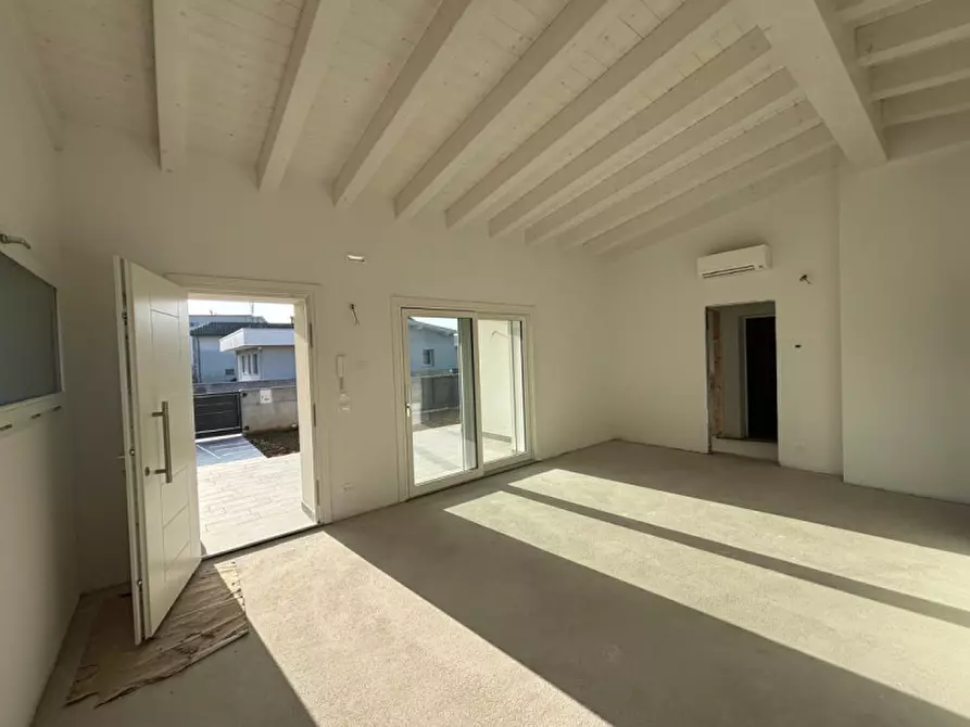 Immagine 5 di Casa bifamiliare in vendita  a Pordenone