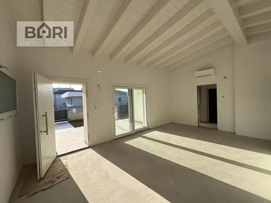 Immagine 4 di Casa bifamiliare in vendita  a Pordenone
