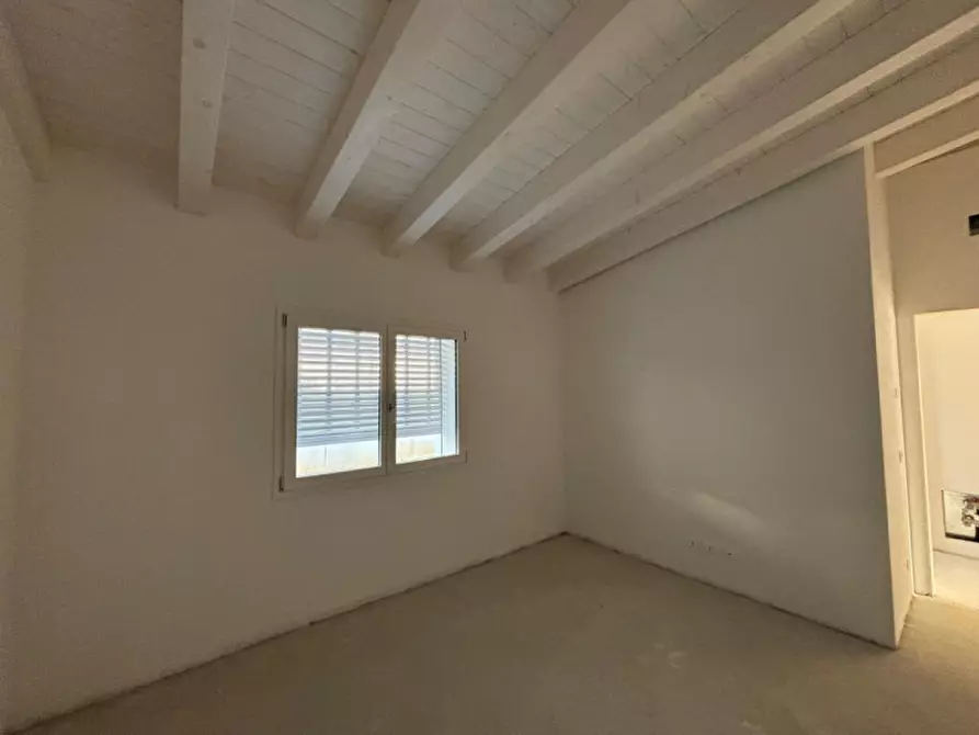 Immagine 9 di Casa bifamiliare in vendita  a Pordenone