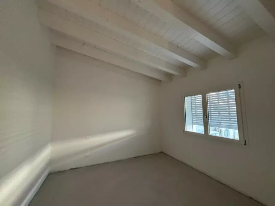 Immagine 10 di Casa bifamiliare in vendita  a Pordenone