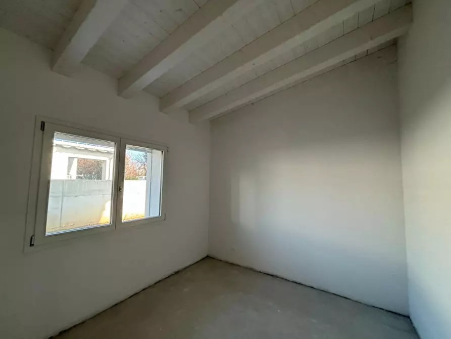 Immagine 11 di Casa bifamiliare in vendita  a Pordenone