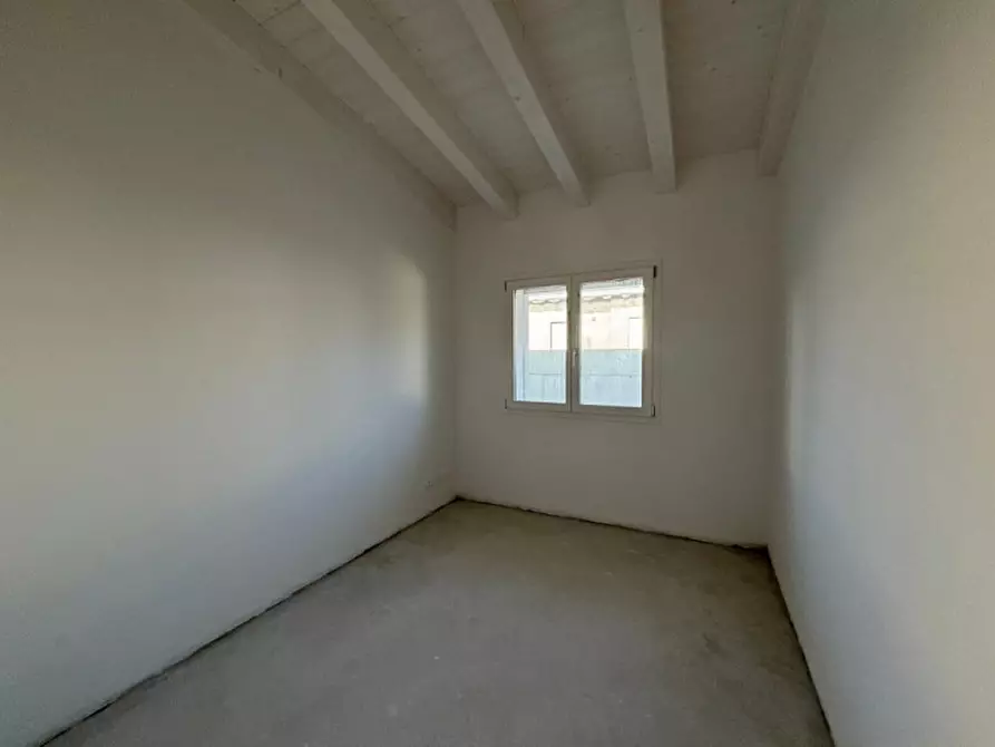 Immagine 15 di Casa bifamiliare in vendita  a Pordenone