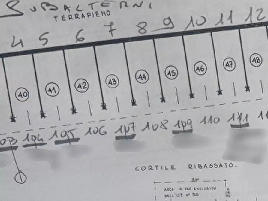 Immagine 2 di Garage in vendita  in STRADA SETTIMO 154 a Torino