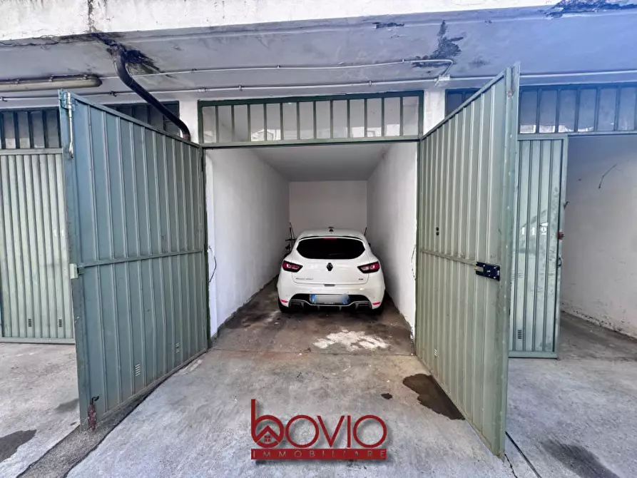 Immagine 3 di Garage in vendita  in STRADA SETTIMO 154 a Torino