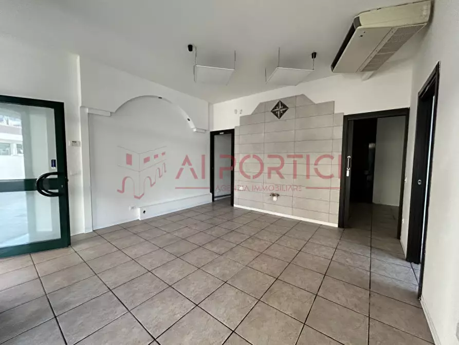 Immagine 2 di Negozio in affitto  in Via Roma a Piove Di Sacco