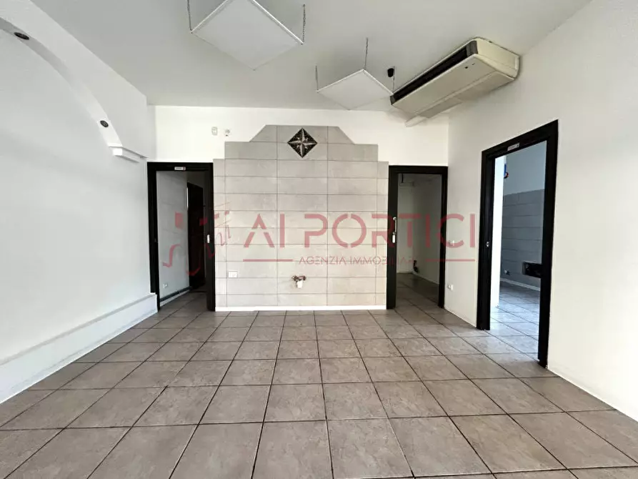 Immagine 3 di Negozio in affitto  in Via Roma a Piove Di Sacco