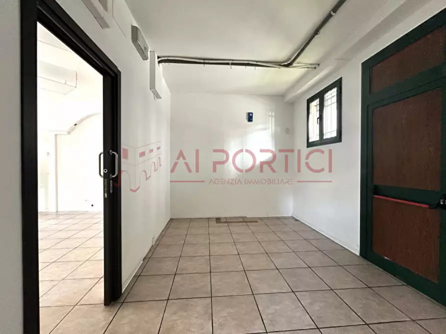 Immagine 7 di Negozio in affitto  in Via Roma a Piove Di Sacco