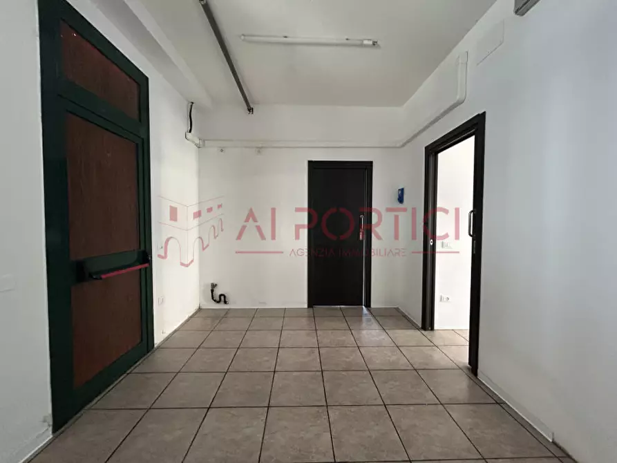 Immagine 8 di Negozio in affitto  in Via Roma a Piove Di Sacco