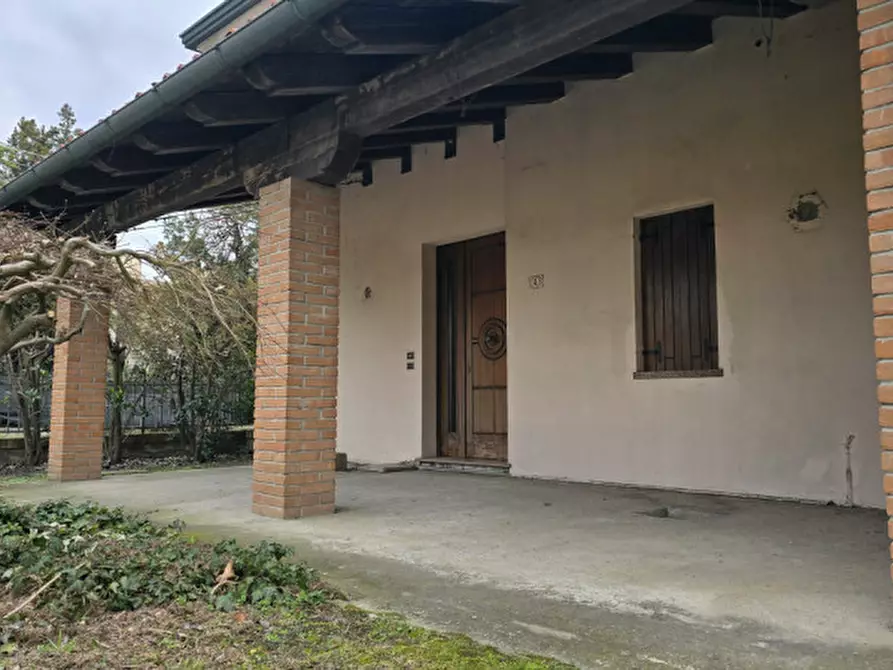 Immagine 1 di Casa bifamiliare in vendita  in Via Quattro Novembre a Solesino