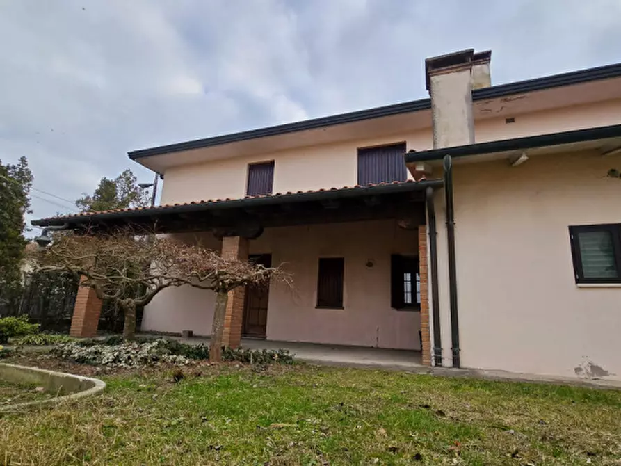 Immagine 4 di Casa bifamiliare in vendita  in Via Quattro Novembre a Solesino