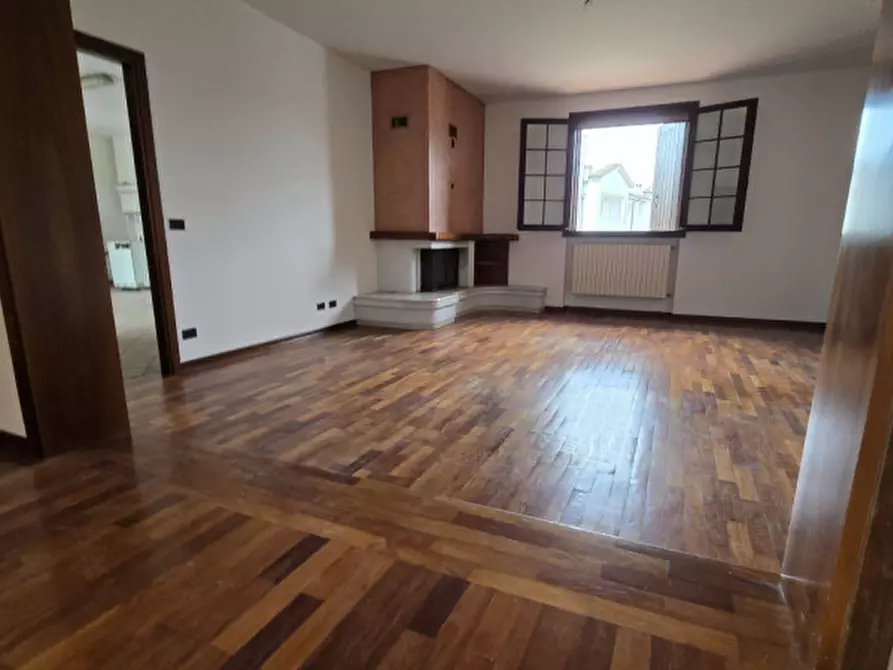 Immagine 6 di Casa bifamiliare in vendita  in Via Quattro Novembre a Solesino