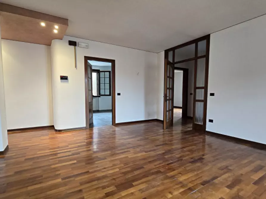 Immagine 7 di Casa bifamiliare in vendita  in Via Quattro Novembre a Solesino