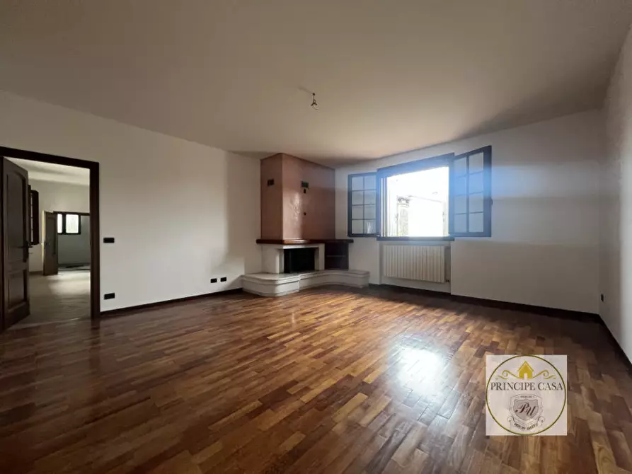 Immagine 8 di Casa bifamiliare in vendita  in Via Quattro Novembre a Solesino