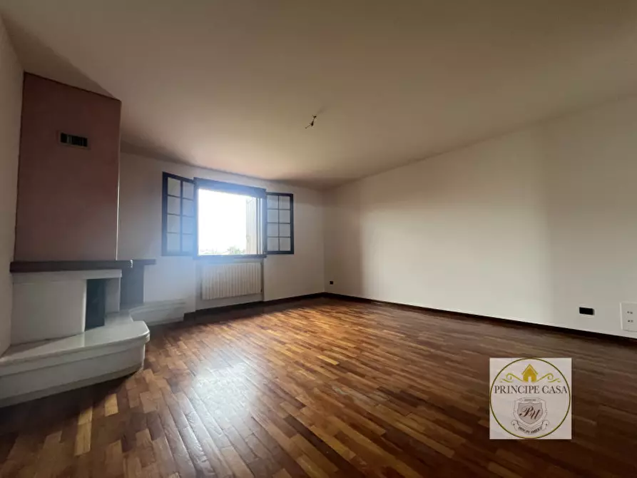 Immagine 9 di Casa bifamiliare in vendita  in Via Quattro Novembre a Solesino