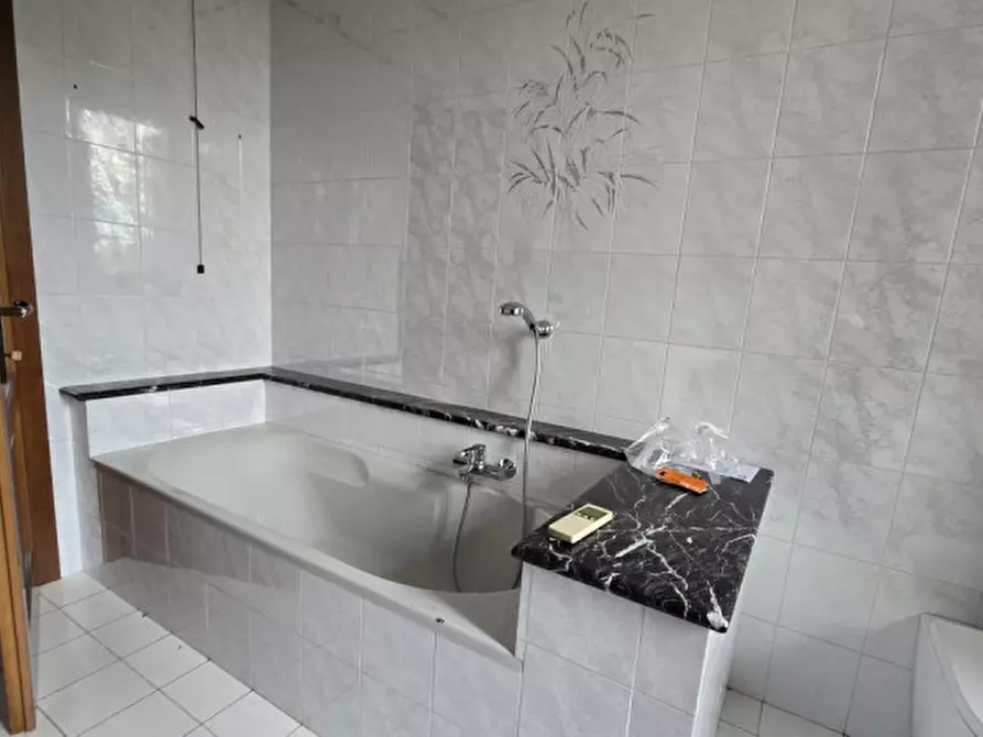 Immagine 32 di Casa bifamiliare in vendita  in Via Quattro Novembre a Solesino