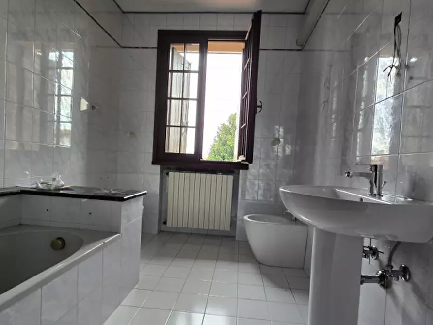 Immagine 33 di Casa bifamiliare in vendita  in Via Quattro Novembre a Solesino