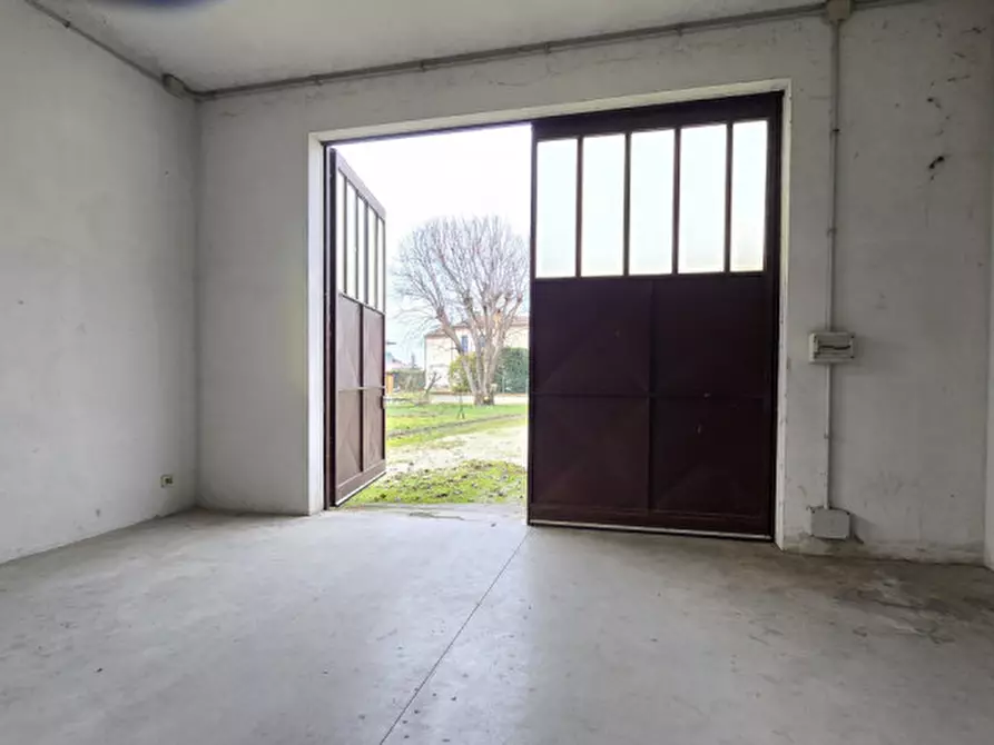 Immagine 39 di Casa bifamiliare in vendita  in Via Quattro Novembre a Solesino