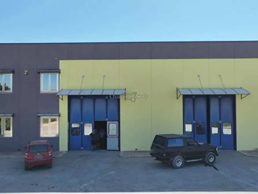 Immagine 4 di Capannone industriale in vendita  a Giarratana