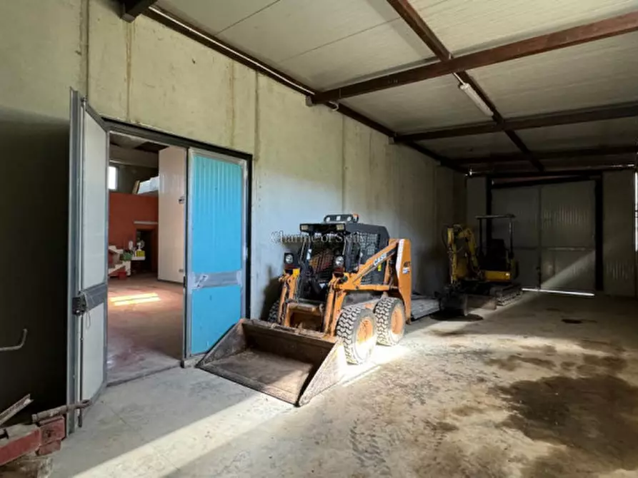 Immagine 16 di Capannone industriale in vendita  a Giarratana