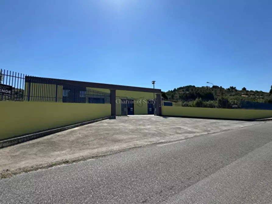 Immagine 24 di Capannone industriale in vendita  a Giarratana