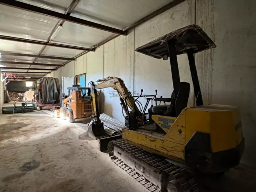 Immagine 23 di Capannone industriale in affitto  a Giarratana
