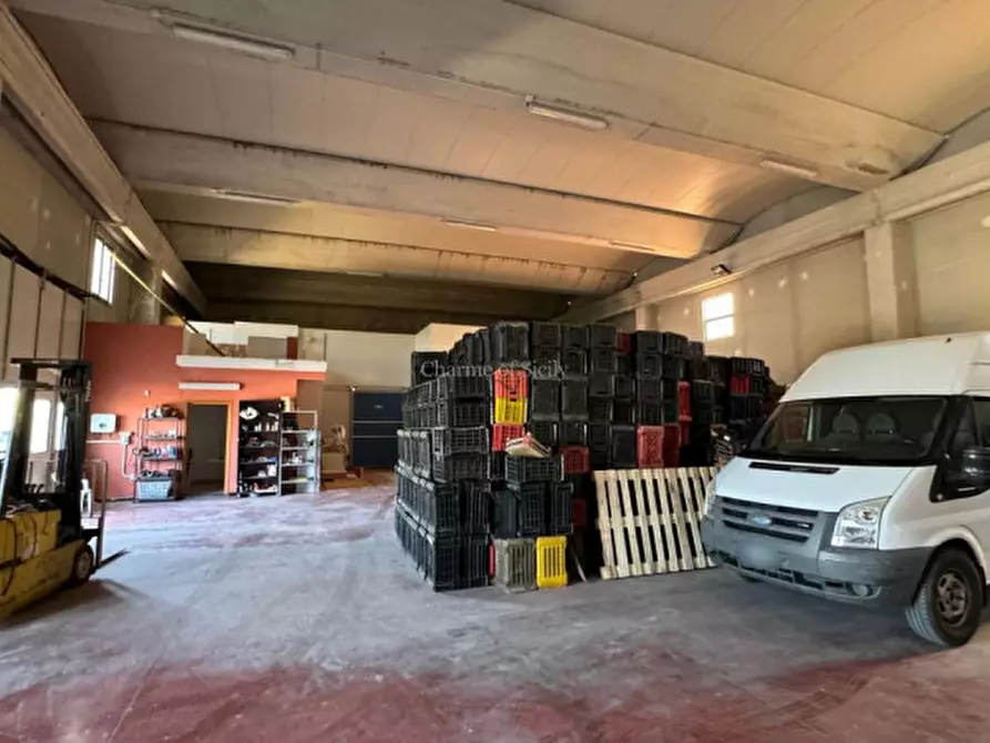 Immagine 26 di Capannone industriale in affitto  a Giarratana