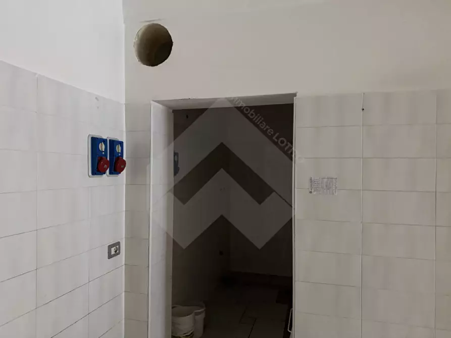 Immagine 5 di Negozio in affitto  in Corso Cavour a Andria