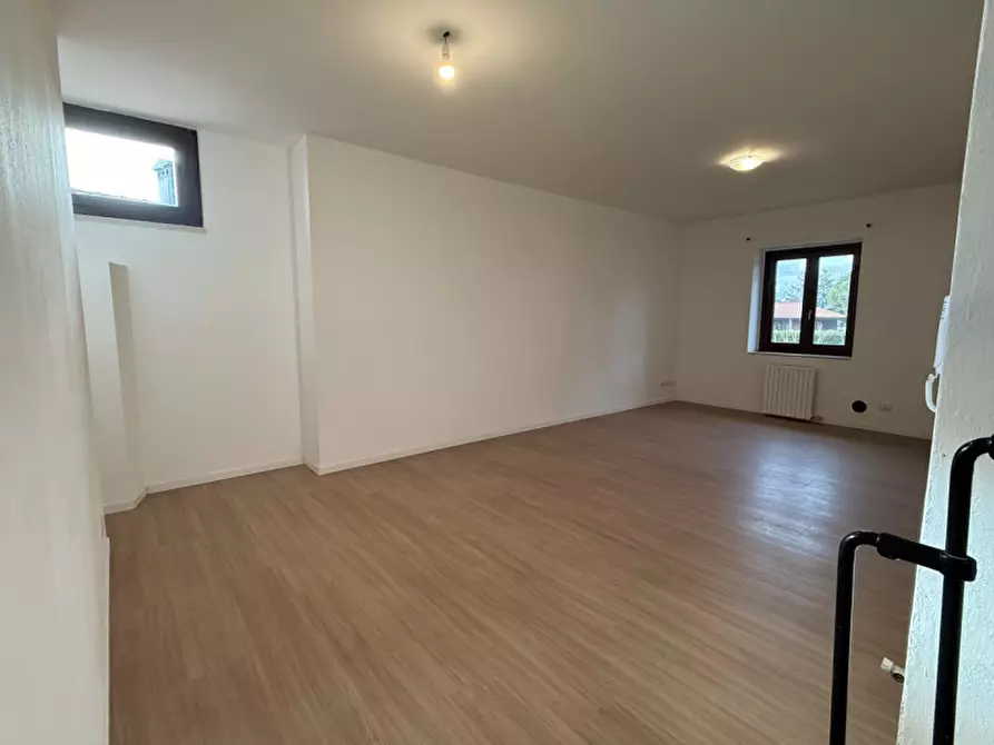 Immagine 2 di Appartamento in vendita  in via piave a Lonato del Garda