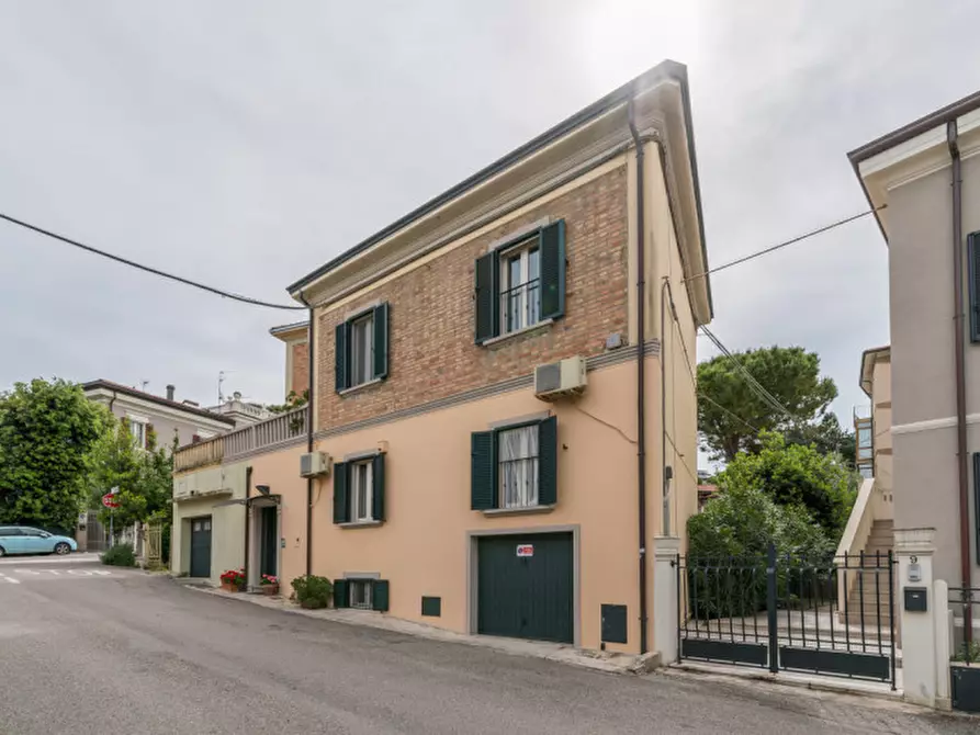Immagine 1 di Villetta a schiera in vendita  in Via Lorenzo Gasparri a Pesaro