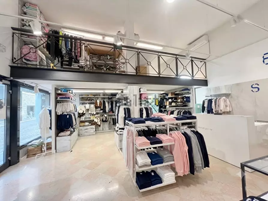 Immagine 1 di Negozio in vendita  in Via Romanina 15 a Castelfranco Veneto