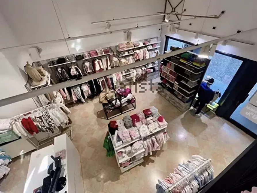 Immagine 5 di Negozio in vendita  in Via Romanina 15 a Castelfranco Veneto