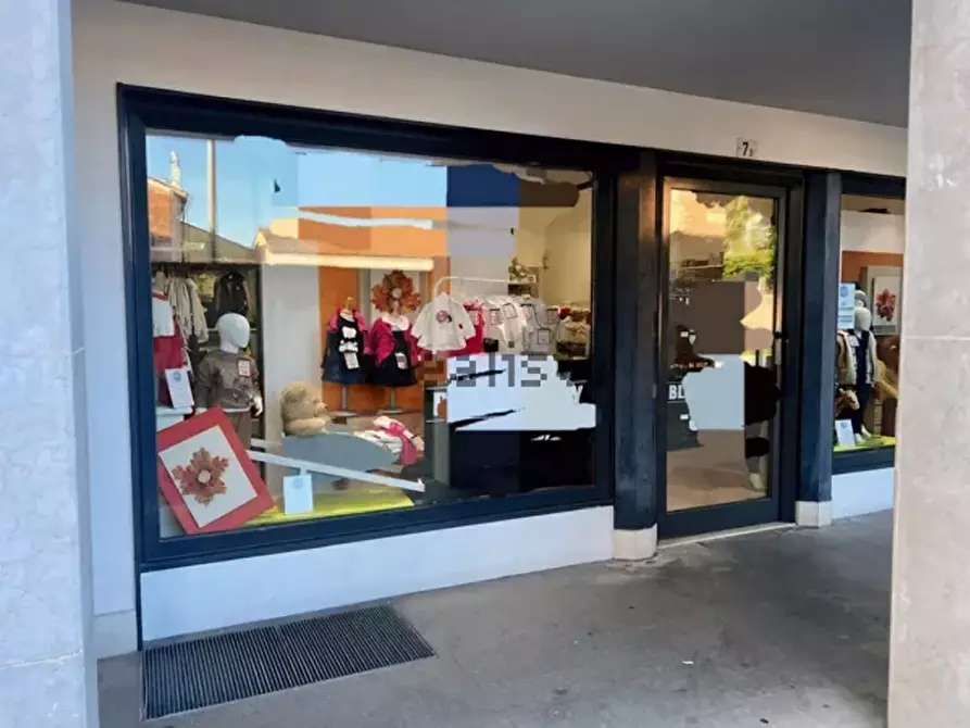 Immagine 7 di Negozio in vendita  in Via Romanina 15 a Castelfranco Veneto