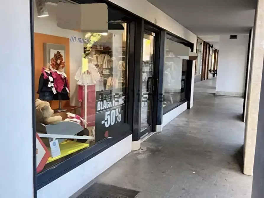 Immagine 8 di Negozio in vendita  in Via Romanina 15 a Castelfranco Veneto