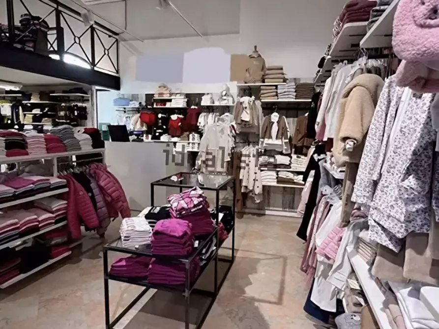 Immagine 10 di Negozio in vendita  in Via Romanina 15 a Castelfranco Veneto