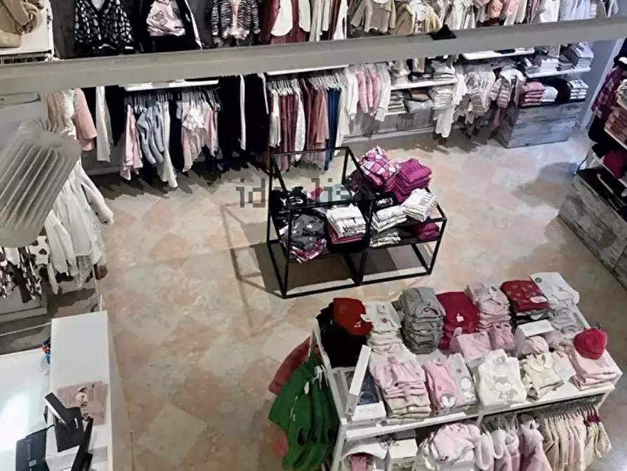 Immagine 11 di Negozio in vendita  in Via Romanina 15 a Castelfranco Veneto