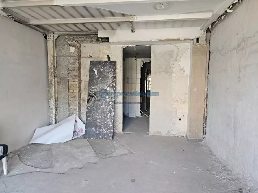 Immagine 10 di Negozio in affitto  in Largo Alessandro Lala a Napoli