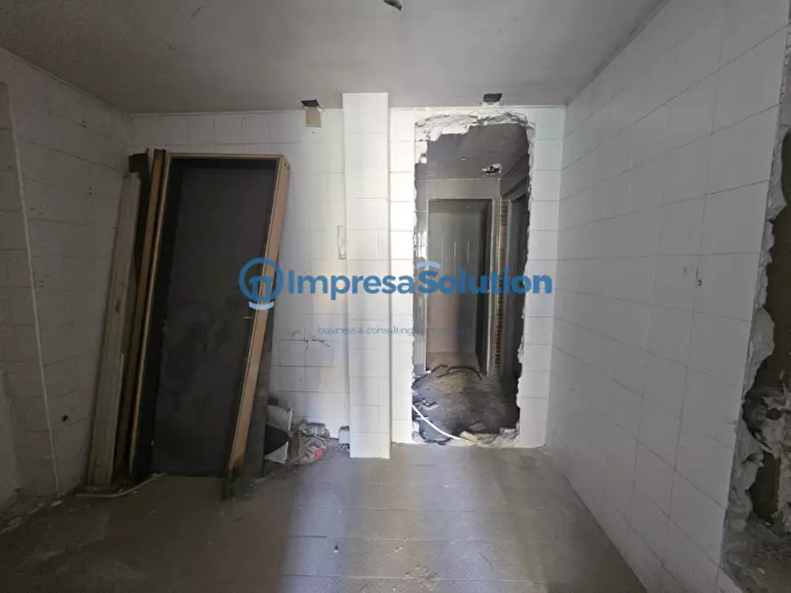 Immagine 12 di Negozio in affitto  in Largo Alessandro Lala a Napoli