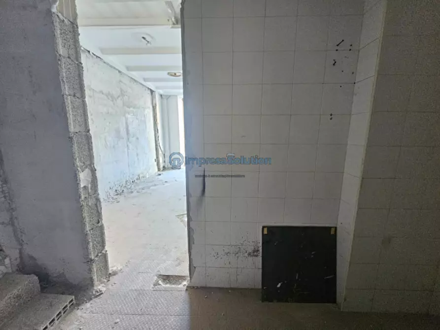 Immagine 13 di Negozio in affitto  in Largo Alessandro Lala a Napoli