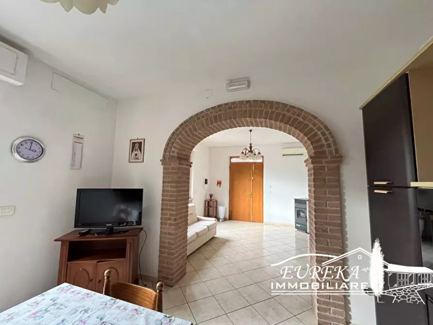 Immagine 11 di Appartamento in vendita  in Via Roma 152 a Castiglione Del Lago