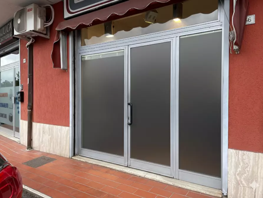 Immagine 1 di Negozio in affitto  in Via Giuseppe Di Vittorio a Corciano