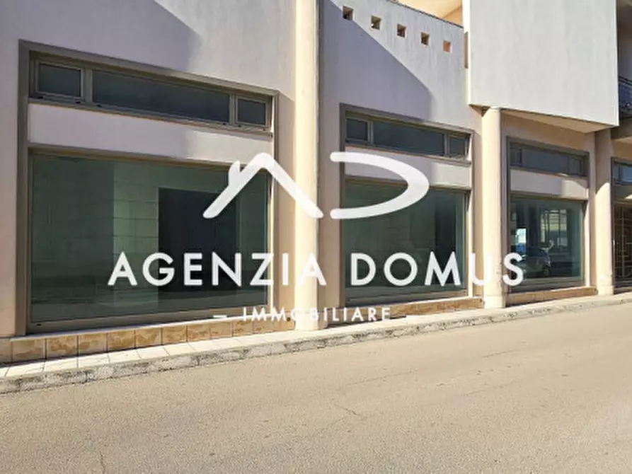 Immagine 10 di Negozio in affitto  in via ugento 59 a Racale