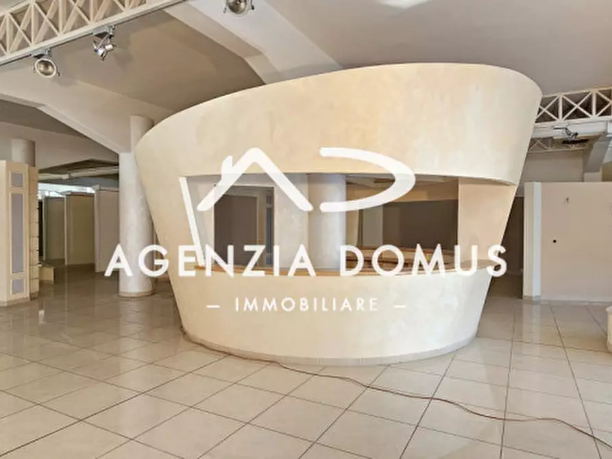 Immagine 12 di Negozio in affitto  in via ugento 59 a Racale