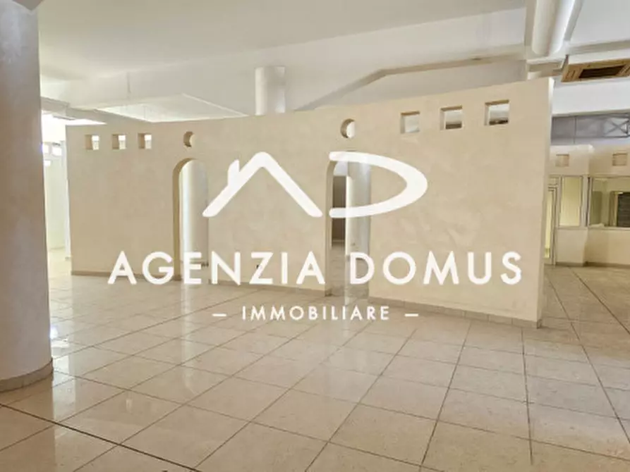 Immagine 15 di Negozio in affitto  in via ugento 59 a Racale