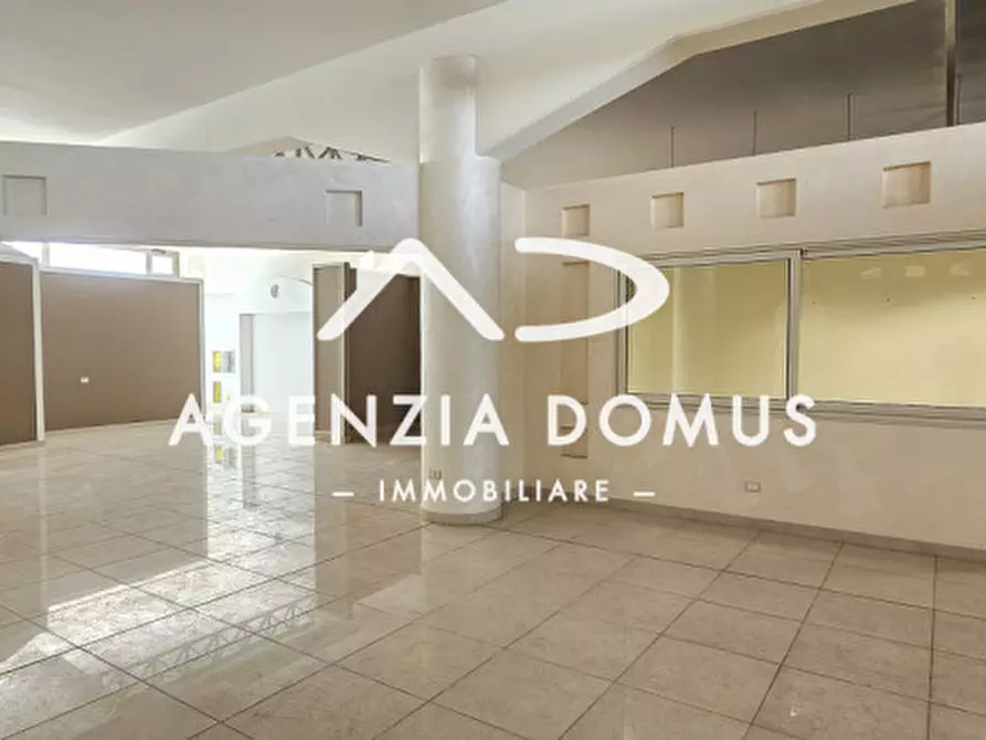 Immagine 16 di Negozio in affitto  in via ugento 59 a Racale