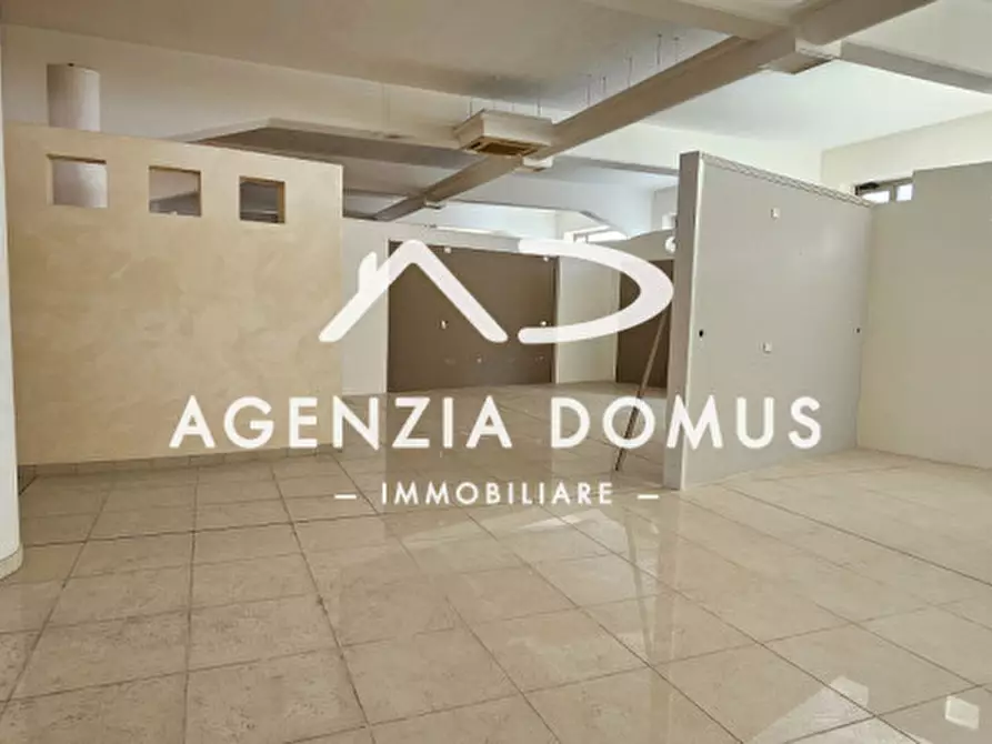 Immagine 19 di Negozio in affitto  in via ugento 59 a Racale