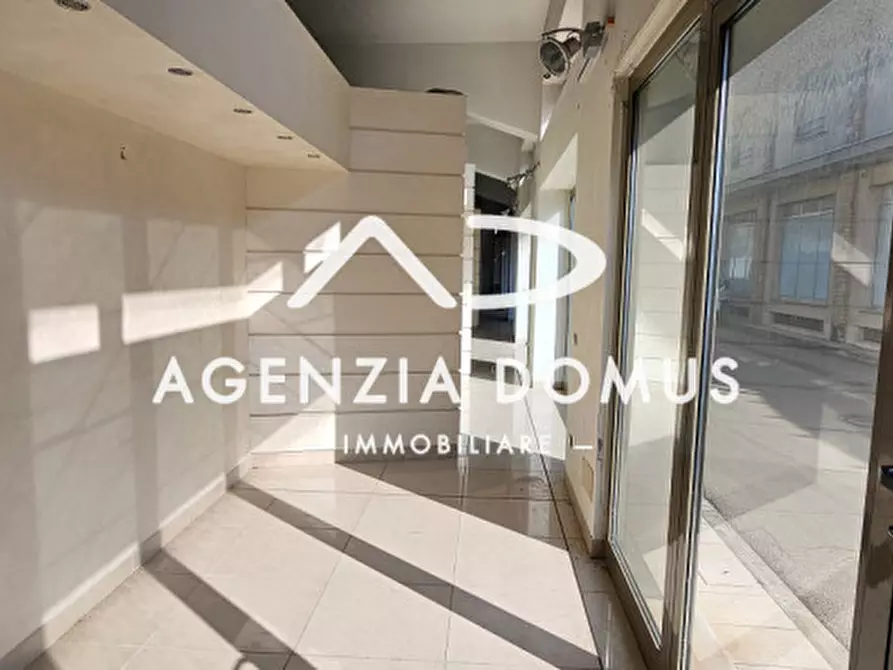 Immagine 20 di Negozio in affitto  in via ugento 59 a Racale