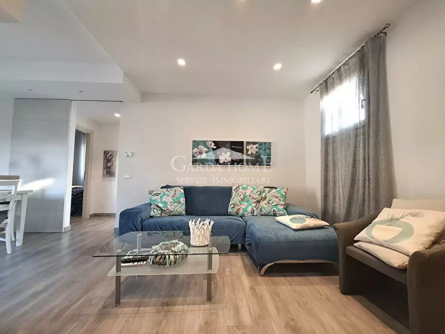 Immagine 1 di Appartamento in vendita  in Viale Ugo Foscolo a Toscolano-Maderno